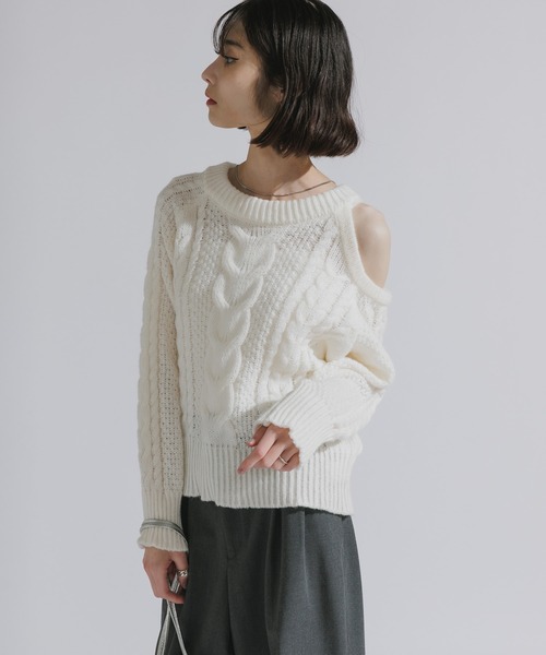 AO2（アオズ）の「Shoulder-cut cable knit sweater / ショルダーカット ケーブルニットプルオーバー（ニット/セーター・レディース・ブラウン/ホワイト/グレー/ブラック・FREE）」の14枚目の写真