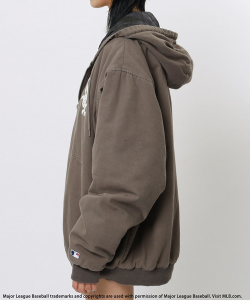 BACK TO THE FIELD(バック トゥー ザ フィールド)の「【MLB】ロゴ刺しゅうキャンバスアクティブジャケット(ブルゾン・レディース・ブラック/ベージュ/ピンク・FREE)」の10枚目の写真