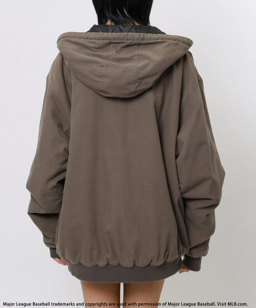 BACK TO THE FIELD(バック トゥー ザ フィールド)の「【MLB】ロゴ刺しゅうキャンバスアクティブジャケット(ブルゾン・レディース・ブラック/ベージュ/ピンク・FREE)」の11枚目の写真