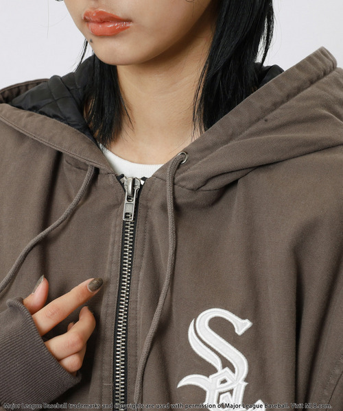 BACK TO THE FIELD(バック トゥー ザ フィールド)の「【MLB】ロゴ刺しゅうキャンバスアクティブジャケット(ブルゾン・レディース・ブラック/ベージュ/ピンク・FREE)」の12枚目の写真