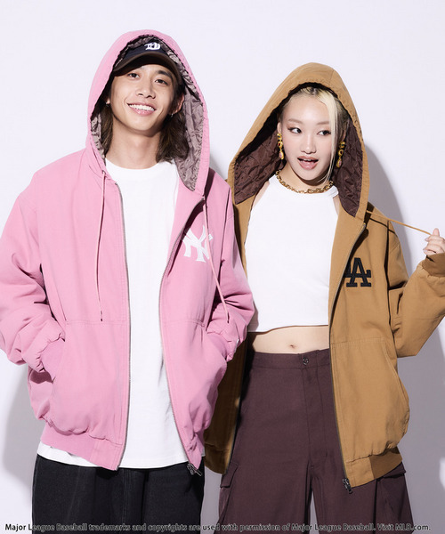 BACK TO THE FIELD(バック トゥー ザ フィールド)の「【MLB】ロゴ刺しゅうキャンバスアクティブジャケット(ブルゾン・レディース・ブラック/ベージュ/ピンク・FREE)」の18枚目の写真