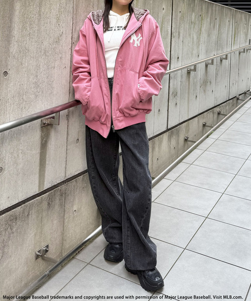 BACK TO THE FIELD(バック トゥー ザ フィールド)の「【MLB】ロゴ刺しゅうキャンバスアクティブジャケット(ブルゾン・レディース・ブラック/ベージュ/ピンク・FREE)」の22枚目の写真