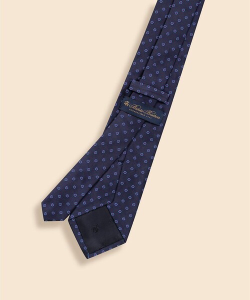 BROOKS BROTHERS(ブルックスブラザーズ)の「シルク スモールフラワー ジャカードタイ(ネクタイ・メンズ・ネイビー/バーガンディー/ブラウン・ONE SIZE)」の5枚目の写真