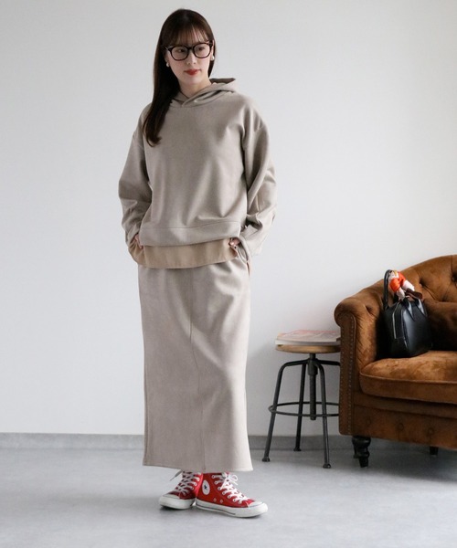 cepo（セポ）の「〈セットアイテム〉スエードタッチフーディ＆スカート セットアップ（アンサンブル・レディース・オフホワイト/グレー/キャメル・M）」の2枚目の写真