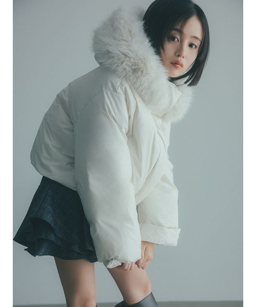 SNIDEL（スナイデル）の「【WEB限定カラーあり】西川フードファーショートダウン（ダウンジャケット/コート・レディース・ブルー/グレー/ブラック/アイボリー・F）」の8枚目の写真