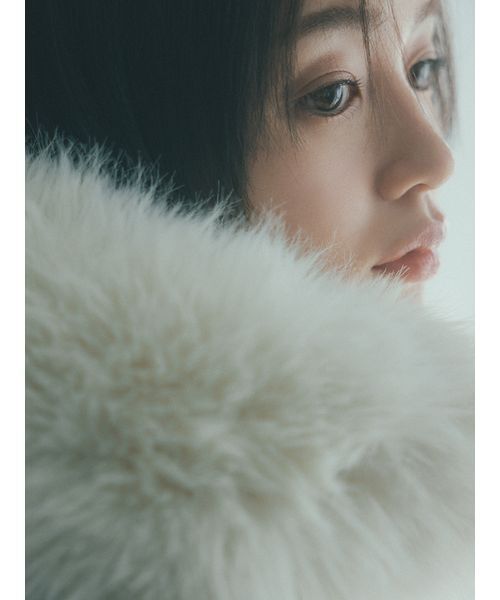 SNIDEL（スナイデル）の「【WEB限定カラーあり】西川フードファーショートダウン（ダウンジャケット/コート・レディース・ブルー/グレー/ブラック/アイボリー・F）」の9枚目の写真