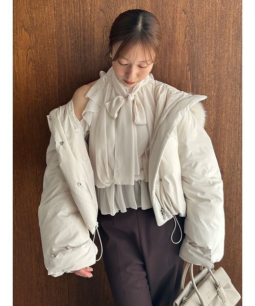 SNIDEL（スナイデル）の「【WEB限定カラーあり】西川フードファーショートダウン（ダウンジャケット/コート・レディース・ブルー/グレー/ブラック/アイボリー・F）」の12枚目の写真