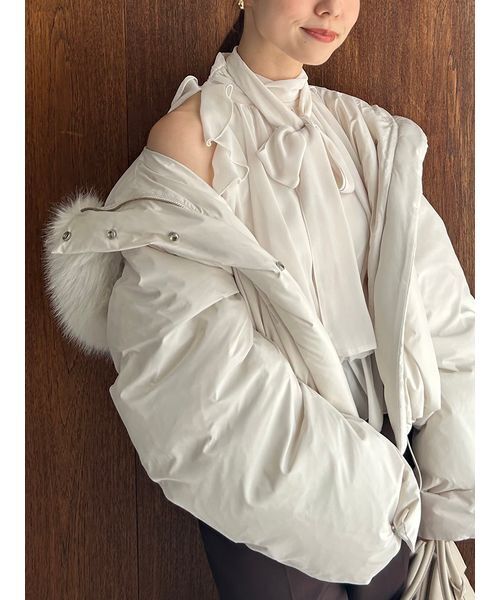 SNIDEL（スナイデル）の「【WEB限定カラーあり】西川フードファーショートダウン（ダウンジャケット/コート・レディース・ブルー/グレー/ブラック/アイボリー・F）」の13枚目の写真