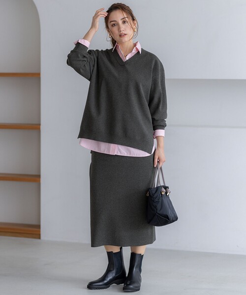 23区 L(ニジュウサンクオオキイサイズ)の「【Lサイズ限定/洗える】ヴィスコースストレッチ Vネック ニット(ニット/セーター・レディース・ライトオレンジ系/グレー系/ダークグリーン系/ブラック系・44/46/48)」の8枚目の写真