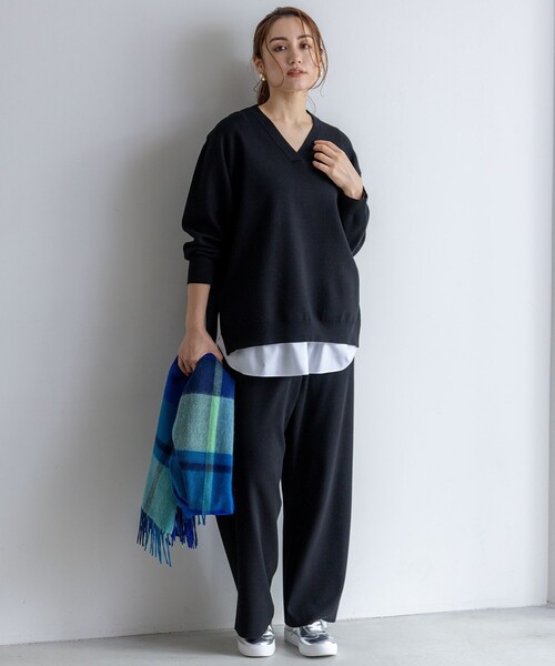 23区 L(ニジュウサンクオオキイサイズ)の「【Lサイズ限定/洗える】ヴィスコースストレッチ Vネック ニット(ニット/セーター・レディース・ライトオレンジ系/グレー系/ダークグリーン系/ブラック系・44/46/48)」の10枚目の写真