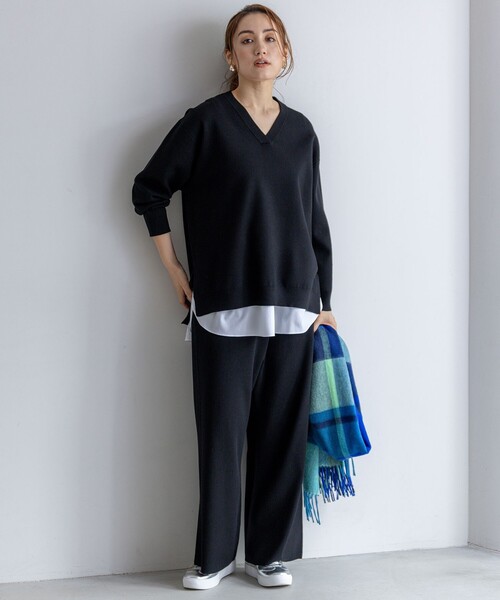23区 L(ニジュウサンクオオキイサイズ)の「【Lサイズ限定/洗える】ヴィスコースストレッチ Vネック ニット(ニット/セーター・レディース・ライトオレンジ系/グレー系/ダークグリーン系/ブラック系・44/46/48)」の11枚目の写真