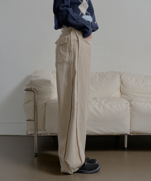UNE MANSION（ユヌマンション）の「【ウエスト調節ボタンで体形に合わせて調節可能】【裾のボタンでシルエット調節可能】 サイドウエストボタンタックポイントワイドカラーチノパンツ（その他パンツ・レディース・ベージュ/ブラック・LARGE/MEDIUM/SMALL）」の8枚目の写真