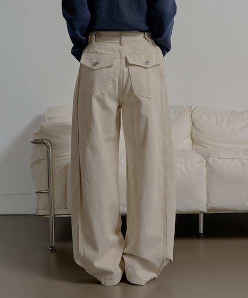 UNE MANSION（ユヌマンション）の「【ウエスト調節ボタンで体形に合わせて調節可能】【裾のボタンでシルエット調節可能】 サイドウエストボタンタックポイントワイドカラーチノパンツ（その他パンツ・レディース・ベージュ/ブラック・LARGE/MEDIUM/SMALL）」の9枚目の写真