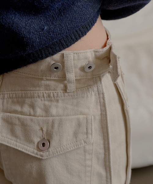 UNE MANSION（ユヌマンション）の「【ウエスト調節ボタンで体形に合わせて調節可能】【裾のボタンでシルエット調節可能】 サイドウエストボタンタックポイントワイドカラーチノパンツ（その他パンツ・レディース・ベージュ/ブラック・LARGE/MEDIUM/SMALL）」の10枚目の写真