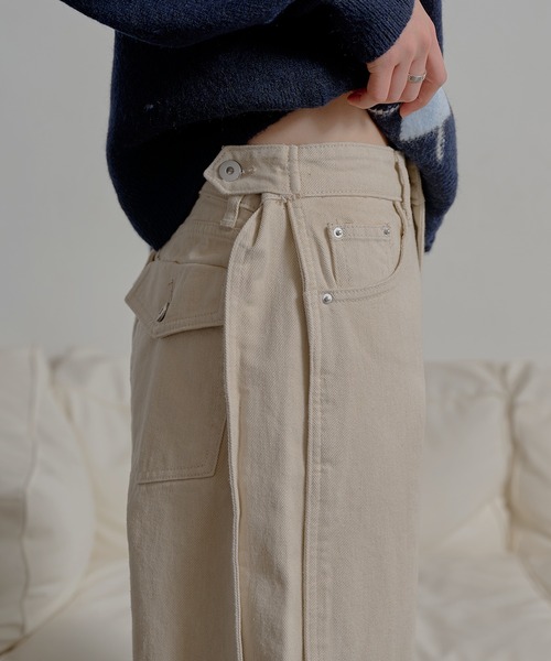 UNE MANSION（ユヌマンション）の「【ウエスト調節ボタンで体形に合わせて調節可能】【裾のボタンでシルエット調節可能】 サイドウエストボタンタックポイントワイドカラーチノパンツ（その他パンツ・レディース・ベージュ/ブラック・LARGE/MEDIUM/SMALL）」の12枚目の写真