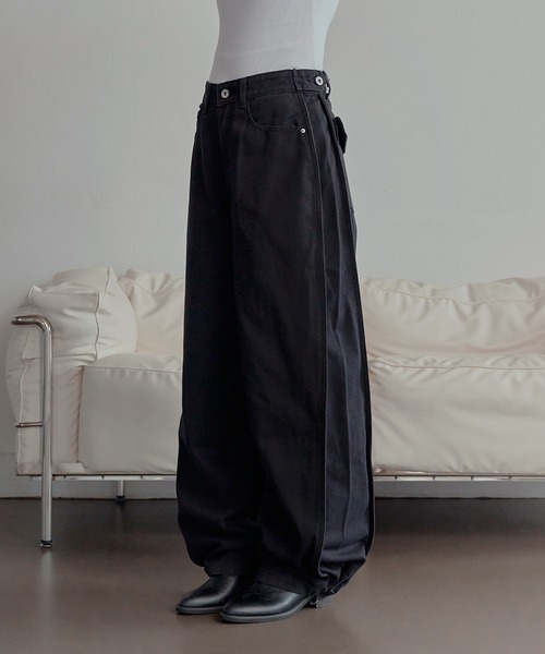 UNE MANSION（ユヌマンション）の「【ウエスト調節ボタンで体形に合わせて調節可能】【裾のボタンでシルエット調節可能】 サイドウエストボタンタックポイントワイドカラーチノパンツ（その他パンツ・レディース・ベージュ/ブラック・LARGE/MEDIUM/SMALL）」の6枚目の写真