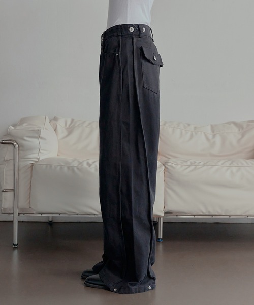 UNE MANSION（ユヌマンション）の「【ウエスト調節ボタンで体形に合わせて調節可能】【裾のボタンでシルエット調節可能】 サイドウエストボタンタックポイントワイドカラーチノパンツ（その他パンツ・レディース・ベージュ/ブラック・LARGE/MEDIUM/SMALL）」の19枚目の写真