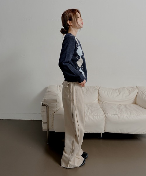 UNE MANSION（ユヌマンション）の「【ウエスト調節ボタンで体形に合わせて調節可能】【裾のボタンでシルエット調節可能】 サイドウエストボタンタックポイントワイドカラーチノパンツ（その他パンツ・レディース・ベージュ/ブラック・LARGE/MEDIUM/SMALL）」の17枚目の写真