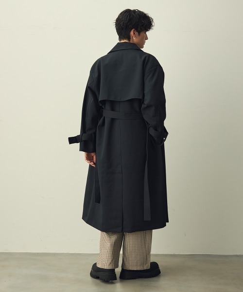 Shoowtime(ショウタイム)の「Draped over double trench coat / ドレープオーバーダブルトレンチコート(トレンチコート・メンズ・ブラック/アイボリー/グレー・X-LARGE/LARGE/MEDIUM)」の10枚目の写真