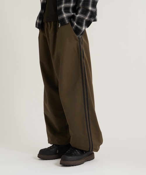 WHO'S WHO gallery(フーズフーギャラリー)の「カーブラインパンツ(その他パンツ・メンズ・ダークカーキ・マルチサイズ)」の1枚目の写真