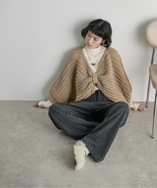 THE YOn（ザヨン）の「チョークストライプボックスタックワイドパンツ（スラックス・レディース・チャコールグレー/ブラウン・M/S）」の12枚目の写真