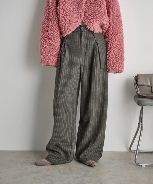 THE YOn（ザヨン）の「チョークストライプボックスタックワイドパンツ（スラックス・レディース・チャコールグレー/ブラウン・M/S）」の15枚目の写真