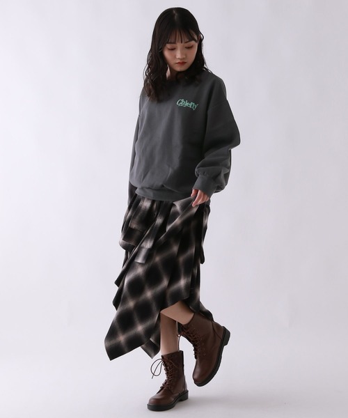 repipi armario(レピピ アルマリオ)の「【裏起毛】チョベリグルーズスウェット(スウェット・キッズ・ホワイト系その他/ホワイト系その他2/ブラック系その他/ブラック系その他3/グレー/ブラック系その他2/その他7/ブラック系その他4・SMALL/MEDIUM/LARGE)」の12枚目の写真