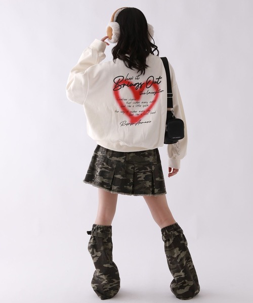 repipi armario(レピピ アルマリオ)の「【裏起毛】チョベリグルーズスウェット(スウェット・キッズ・ホワイト系その他/ホワイト系その他2/ブラック系その他/ブラック系その他3/グレー/ブラック系その他2/その他7/ブラック系その他4・SMALL/MEDIUM/LARGE)」の21枚目の写真