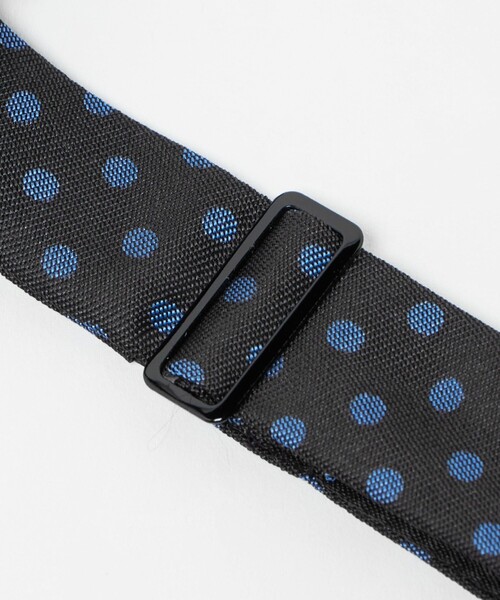 UNITED ARROWS（ユナイテッドアローズ）の「ドットプリント ボウタイ（蝶ネクタイ・メンズ・ダークグレー/ブラック・FREE）」の6枚目の写真