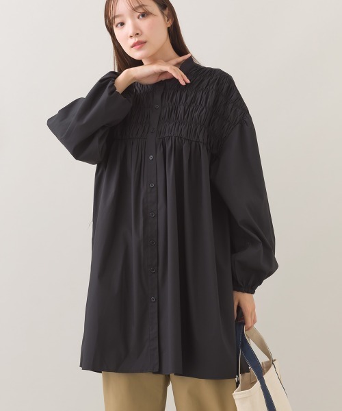 OMNES(オムネス)の「ポプリンフロントシャーリング プルオーバー チュニック 長袖シャツブラウス(シャツ/ブラウス・レディース・ブルー/ブラック/ライトベージュ/マルチ/ホワイト/ホワイト系その他・FREE)」の4枚目の写真