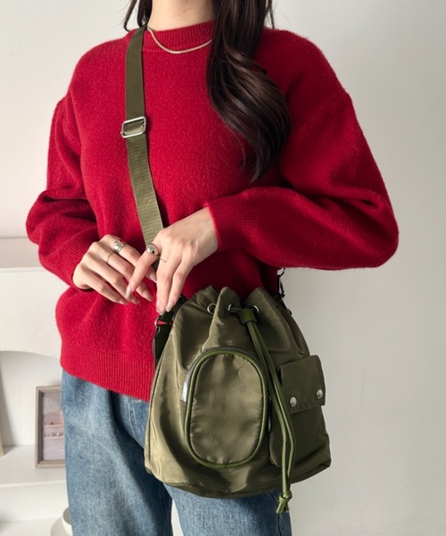 wears(ウェアーズ)の「2WAY 外ポケット付き巾着ショルダーバッグ(ハンドバッグ・レディース・ブラック/アイボリー/カーキ/ベージュ/グレー・FREE)」の1枚目の写真
