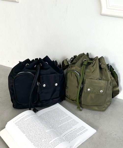 wears(ウェアーズ)の「2WAY 外ポケット付き巾着ショルダーバッグ(ハンドバッグ・レディース・ブラック/アイボリー/カーキ/ベージュ/グレー・FREE)」の16枚目の写真