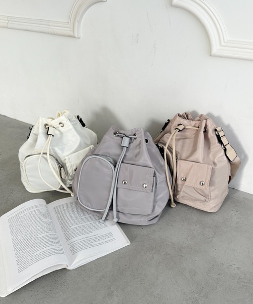 wears(ウェアーズ)の「2WAY 外ポケット付き巾着ショルダーバッグ(ハンドバッグ・レディース・ブラック/アイボリー/カーキ/ベージュ/グレー・FREE)」の17枚目の写真