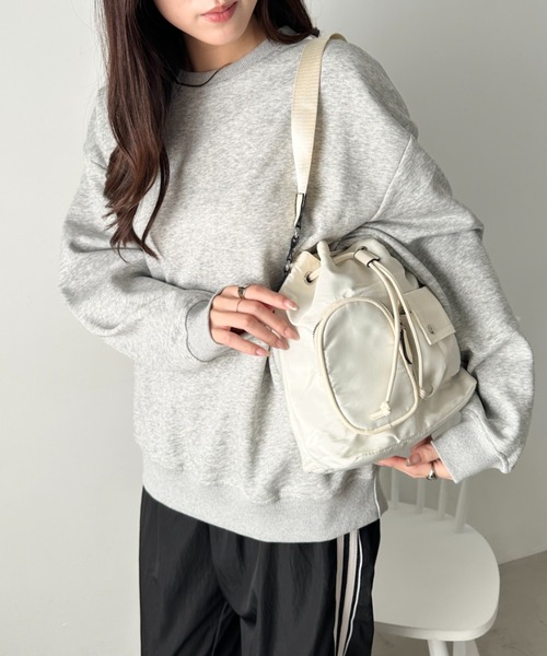 wears(ウェアーズ)の「2WAY 外ポケット付き巾着ショルダーバッグ(ハンドバッグ・レディース・ブラック/アイボリー/カーキ/ベージュ/グレー・FREE)」の21枚目の写真