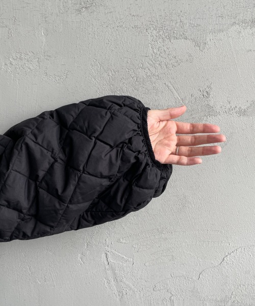 GYMPHLEX（ジムフレックス）の「[Gymphlex/ジムフレックス] キルトダウンパフスリーブミドルコート（ダウンジャケット/コート・レディース・オリーブ/ブラック・14）」の17枚目の写真