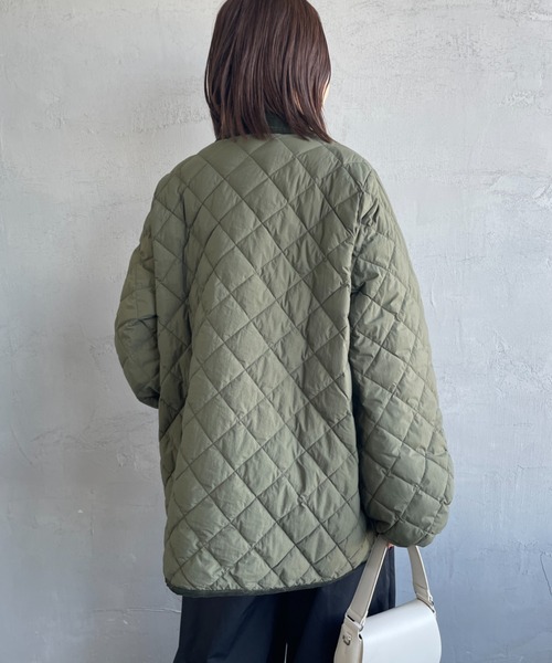 GYMPHLEX（ジムフレックス）の「[Gymphlex/ジムフレックス] キルトダウンパフスリーブミドルコート（ダウンジャケット/コート・レディース・オリーブ/ブラック・14）」の22枚目の写真