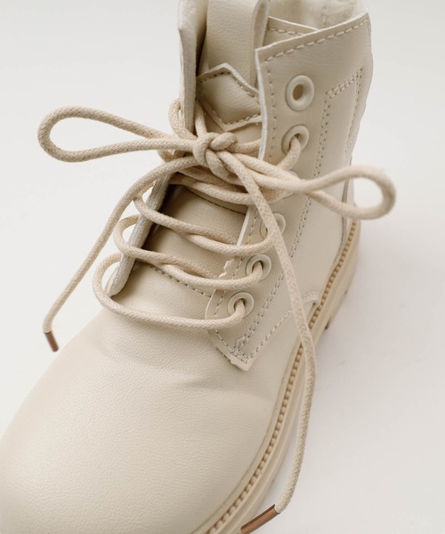 URBAN CHERRY（アーバンチェリー）の「レースアップカラーショートブーツ（ブーツ・キッズ・ホワイト・19.0cm/19.5cm/21.0cm/22.0cm/22.5cm）」の17枚目の写真