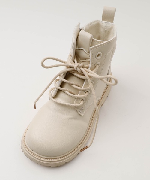 URBAN CHERRY（アーバンチェリー）の「レースアップカラーショートブーツ（ブーツ・キッズ・ホワイト・19.0cm/19.5cm/21.0cm/22.0cm/22.5cm）」の18枚目の写真