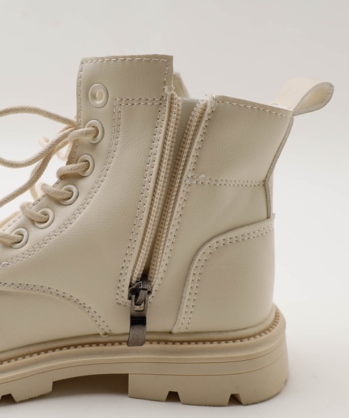 URBAN CHERRY（アーバンチェリー）の「レースアップカラーショートブーツ（ブーツ・キッズ・ホワイト・19.0cm/19.5cm/21.0cm/22.0cm/22.5cm）」の8枚目の写真