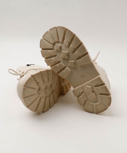 URBAN CHERRY（アーバンチェリー）の「レースアップカラーショートブーツ（ブーツ・キッズ・ホワイト・19.0cm/19.5cm/21.0cm/22.0cm/22.5cm）」の11枚目の写真