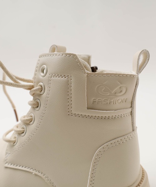 URBAN CHERRY（アーバンチェリー）の「レースアップカラーショートブーツ（ブーツ・キッズ・ホワイト・19.0cm/19.5cm/21.0cm/22.0cm/22.5cm）」の12枚目の写真