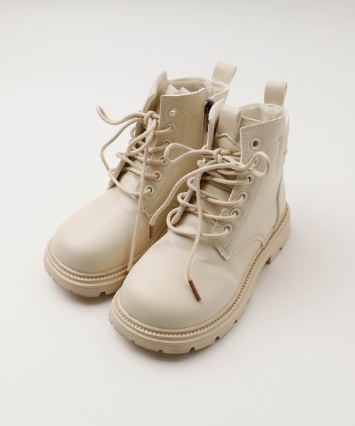 URBAN CHERRY（アーバンチェリー）の「レースアップカラーショートブーツ（ブーツ・キッズ・ホワイト・19.0cm/19.5cm/21.0cm/22.0cm/22.5cm）」の6枚目の写真