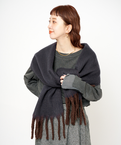 B.C STOCK（ベーセーストック）の「手洗い可 / ブークレマフラー（マフラー・レディース・チャコールグレー/ネイビー/イエロー/ホワイト/グリーン/レッド・FREE）」の4枚目の写真