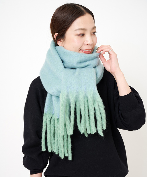 B.C STOCK（ベーセーストック）の「手洗い可 / ブークレマフラー（マフラー・レディース・チャコールグレー/ネイビー/イエロー/ホワイト/グリーン/レッド・FREE）」の3枚目の写真