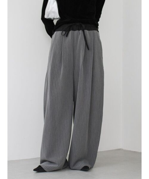 Ungrid（アングリッド）の「ウエストデザインラインパンツ（その他パンツ・レディース・ベージュ/チャコールグレー・SMALL/MEDIUM）」の3枚目の写真