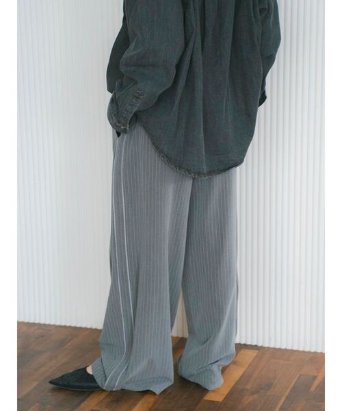 Ungrid（アングリッド）の「ウエストデザインラインパンツ（その他パンツ・レディース・ベージュ/チャコールグレー・SMALL/MEDIUM）」の5枚目の写真