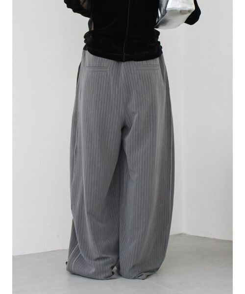 Ungrid（アングリッド）の「ウエストデザインラインパンツ（その他パンツ・レディース・ベージュ/チャコールグレー・SMALL/MEDIUM）」の10枚目の写真