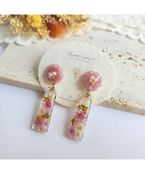 tone(トーン)の「【Sweetlupine】【Sweetlupine】【ピンク】淡い花形 クリアステック フラワー お花いっぱい レジン ♡ニッケルイヤリング(MA)(イヤリング・レディース・ピンク・FREE)」の1枚目の写真
