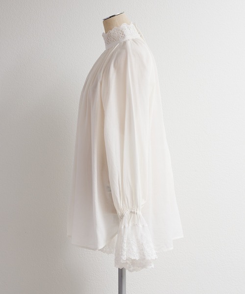 PUAL CE CIN（ピュアルセシン）の「襟袖レースプチハイネックブラウス（シャツ/ブラウス・レディース・オフホワイト/ブラック・FREE）」の7枚目の写真