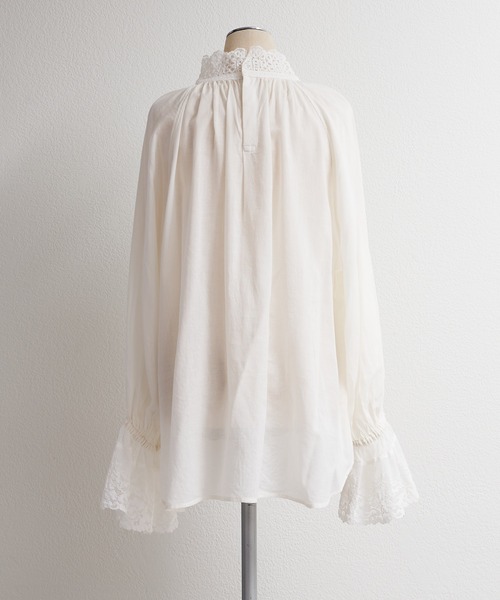 PUAL CE CIN（ピュアルセシン）の「襟袖レースプチハイネックブラウス（シャツ/ブラウス・レディース・オフホワイト/ブラック・FREE）」の6枚目の写真
